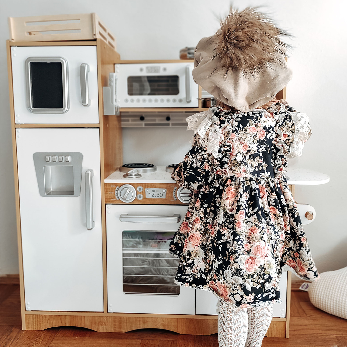 XXL puinen keittiö LED-valaistuksella, esiliina ja lisävarusteet