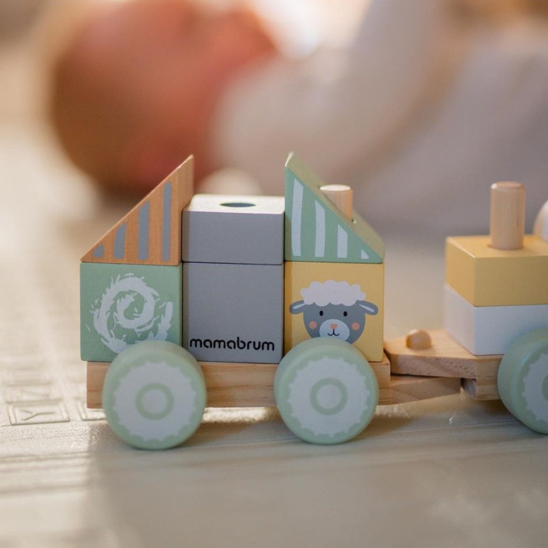 Puinen juna palikoilla pojalle - Maatila