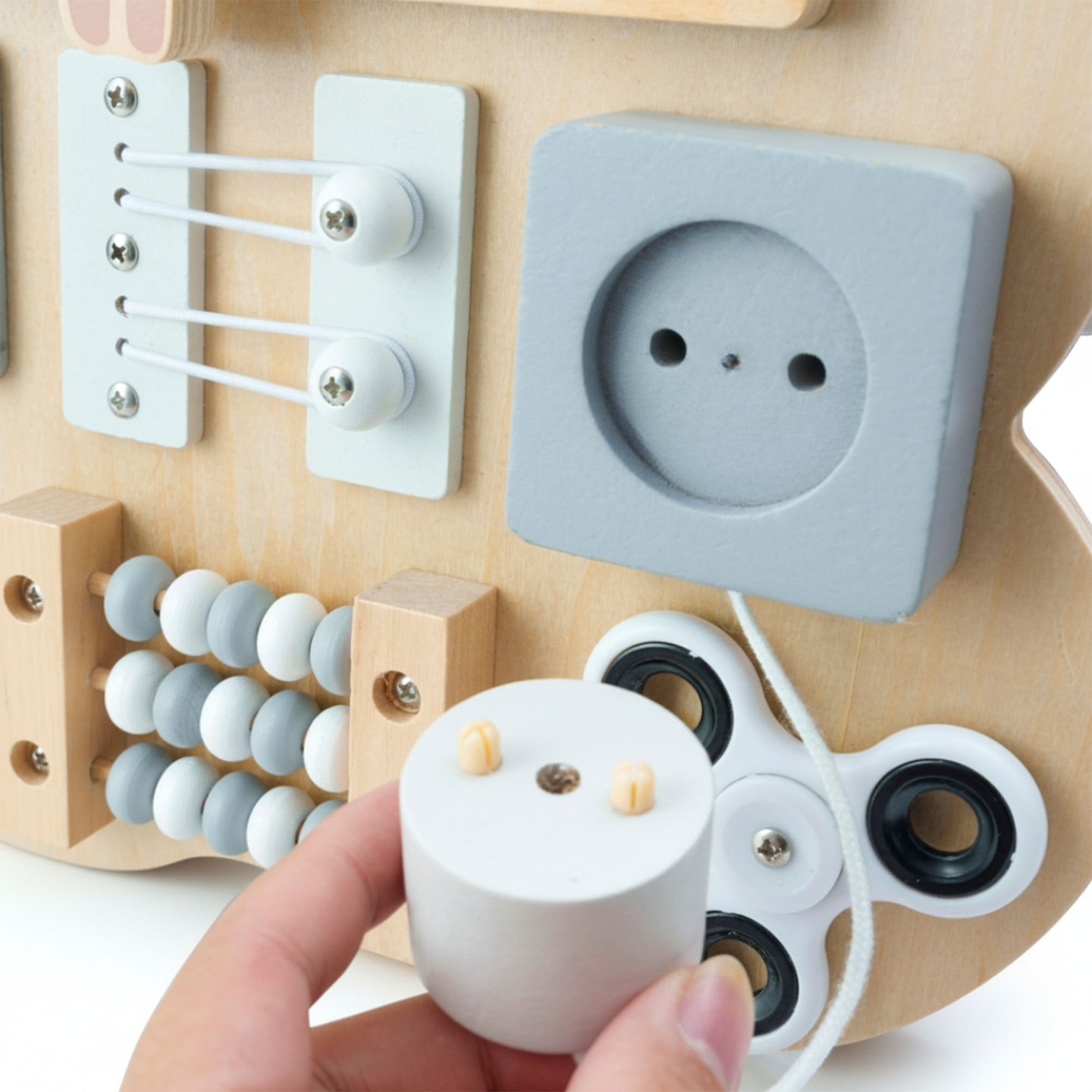 Puinen Montessori-nallekarhumanipulaatiolauta - itsenäisyyden aistioppimiseen: tarranauha, tulppa, sokkelo, napsahdusnuppi