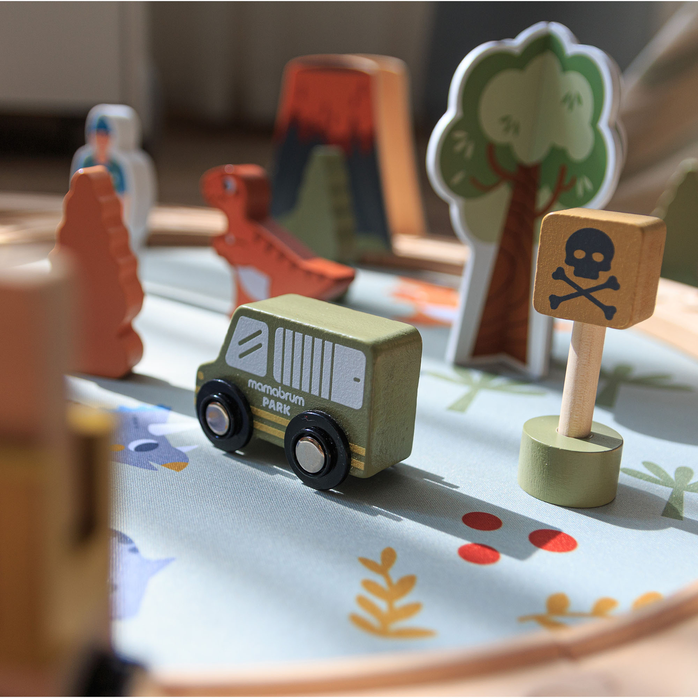 Dino Park puinen juna liukumattomalla matolla - dinosaurukset, juna, raiteet, tulivuori, kello