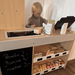 Puinen vihannesmarkkinat - suuri XXL-koju, myymälä, jossa on leikkikassakone