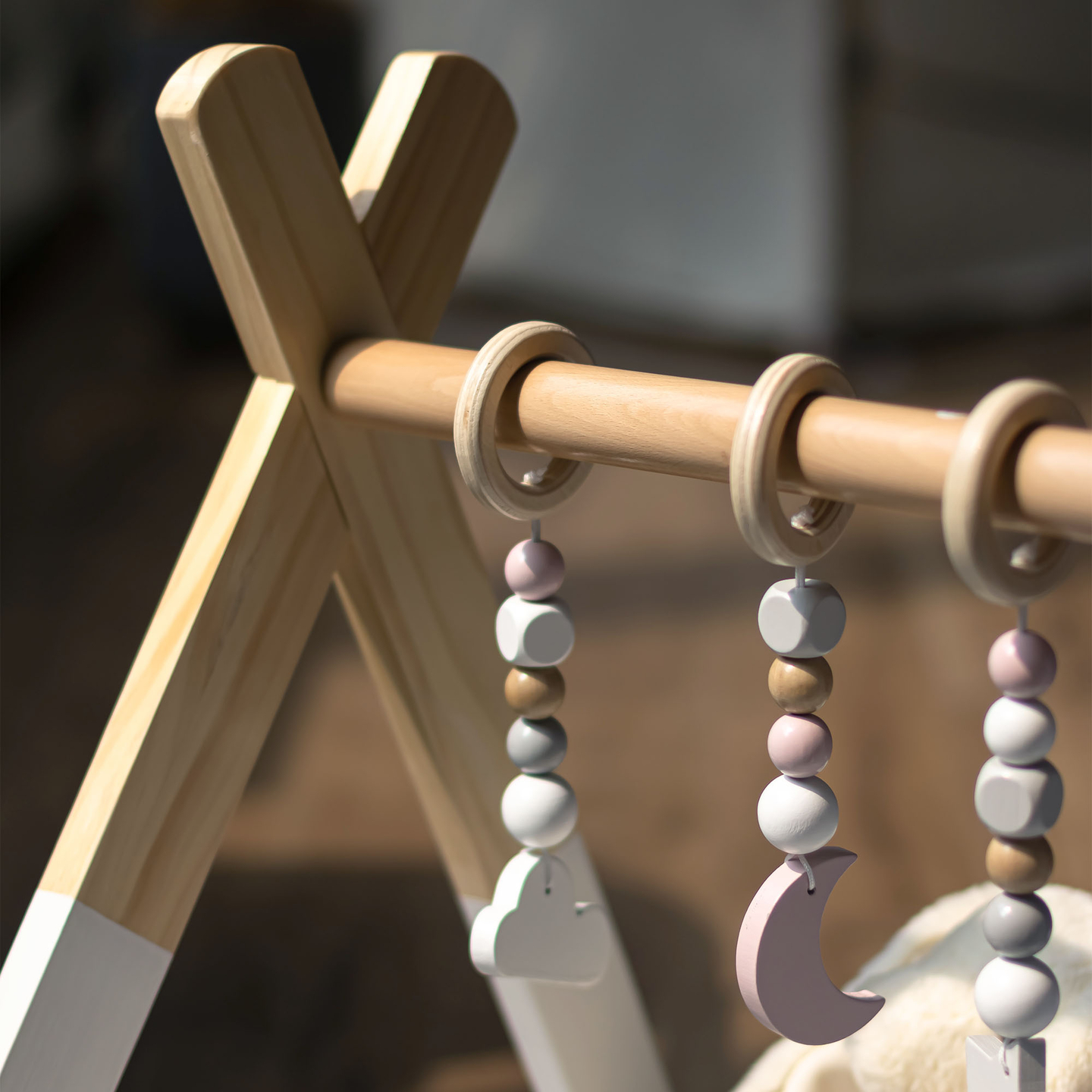 Baby Gym puinen opetusjalusta - valkoinen väri