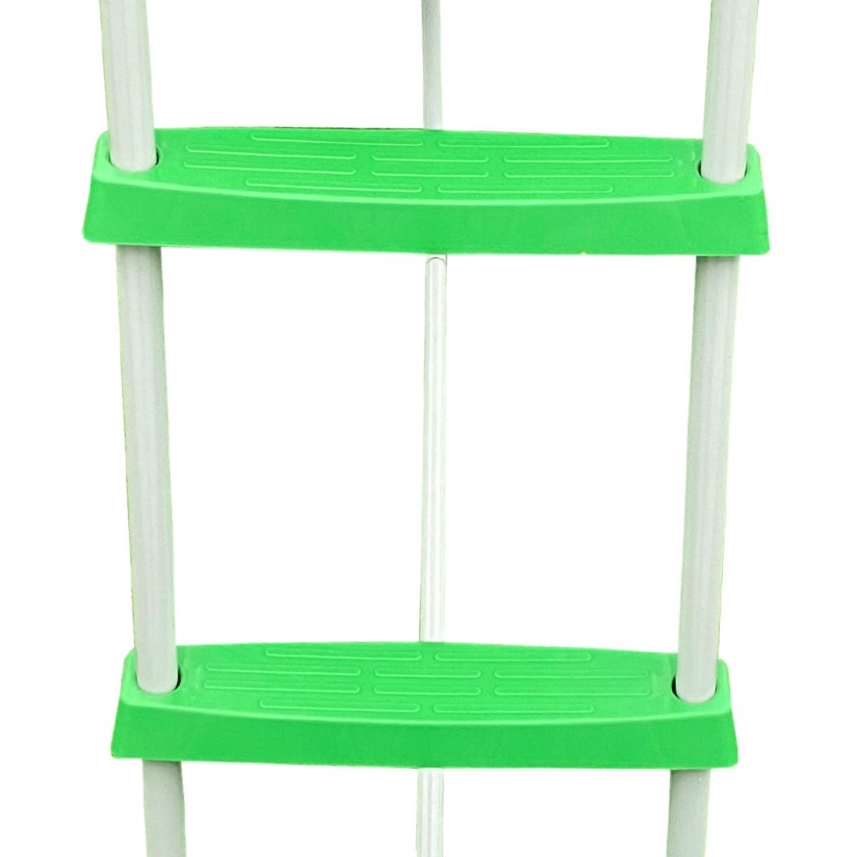 Suuri puutarhaliukumäki, jossa tikkaat lapsille