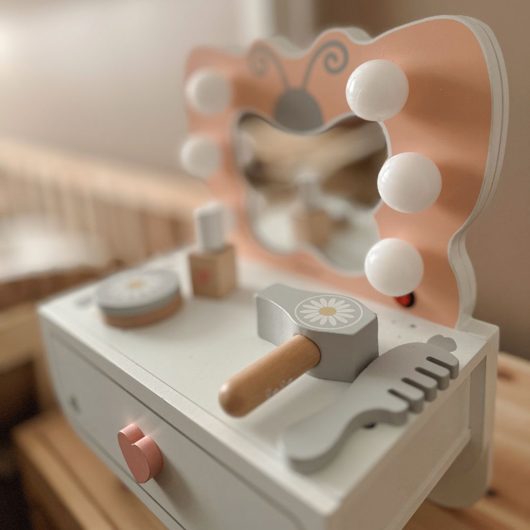 Puinen mini pukeutumispöytä LED-valaistuksella - Butterfly