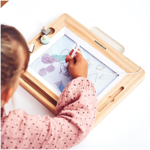 Puinen leikekirja, jossa leimat - piirustuslauta