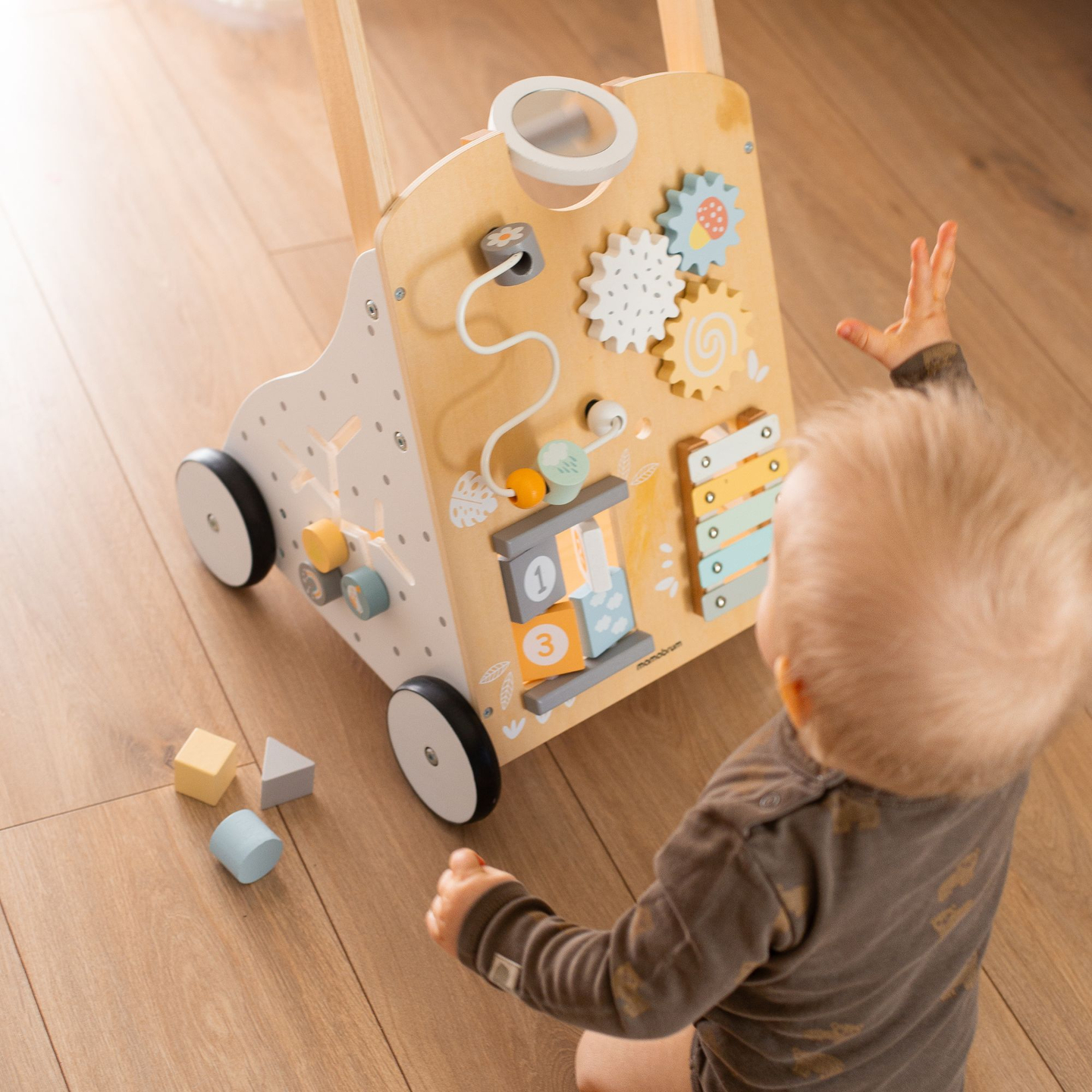 Opetuksellinen puinen kävelijä 8in1 / vauvan työntöaisa - manipulointilauta