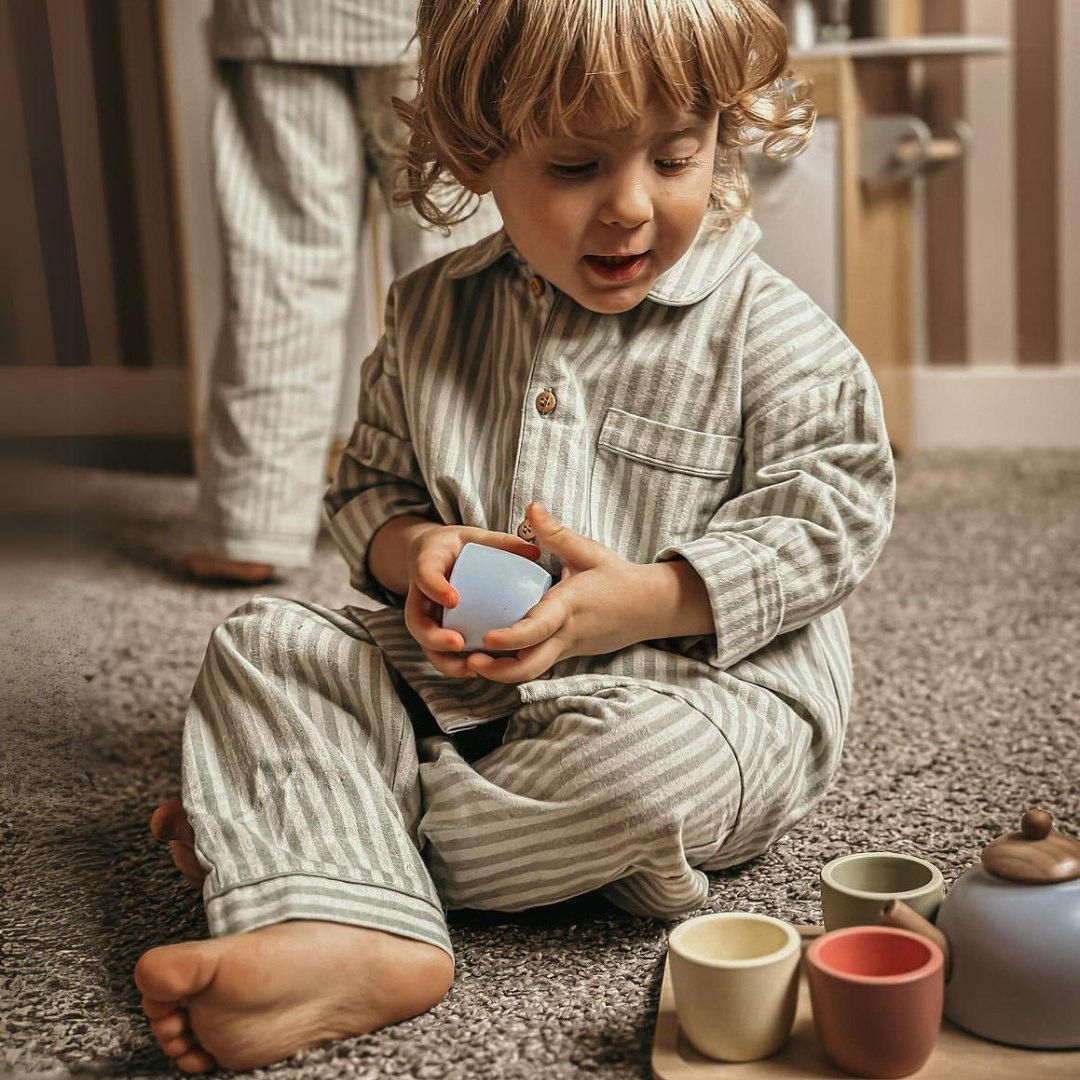 Puinen teesetti tarjottimella - 7 tuotetta