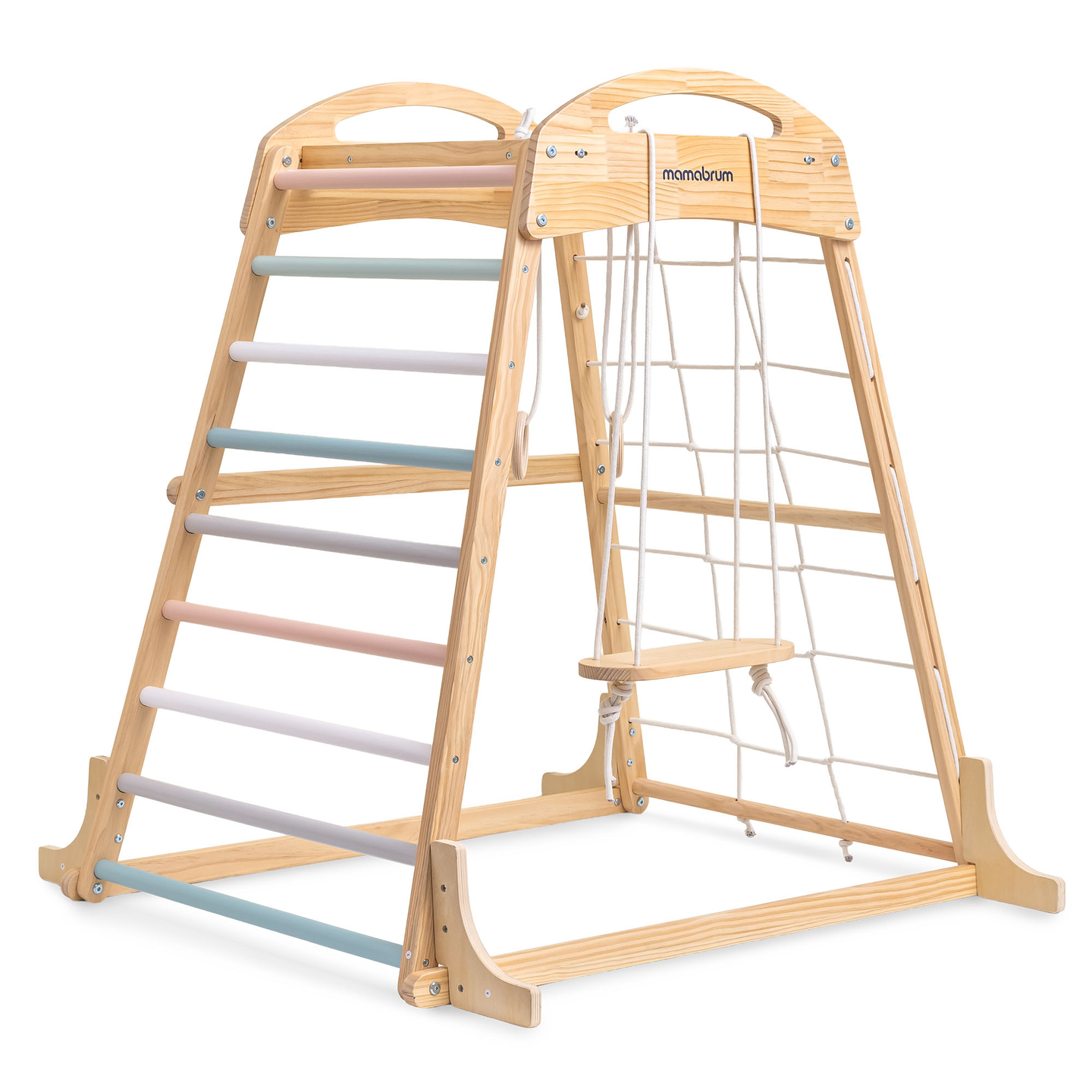 Puinen sisäleikkipuisto, jossa on keinu, voimistelurenkaat ja kiipeilyverkko