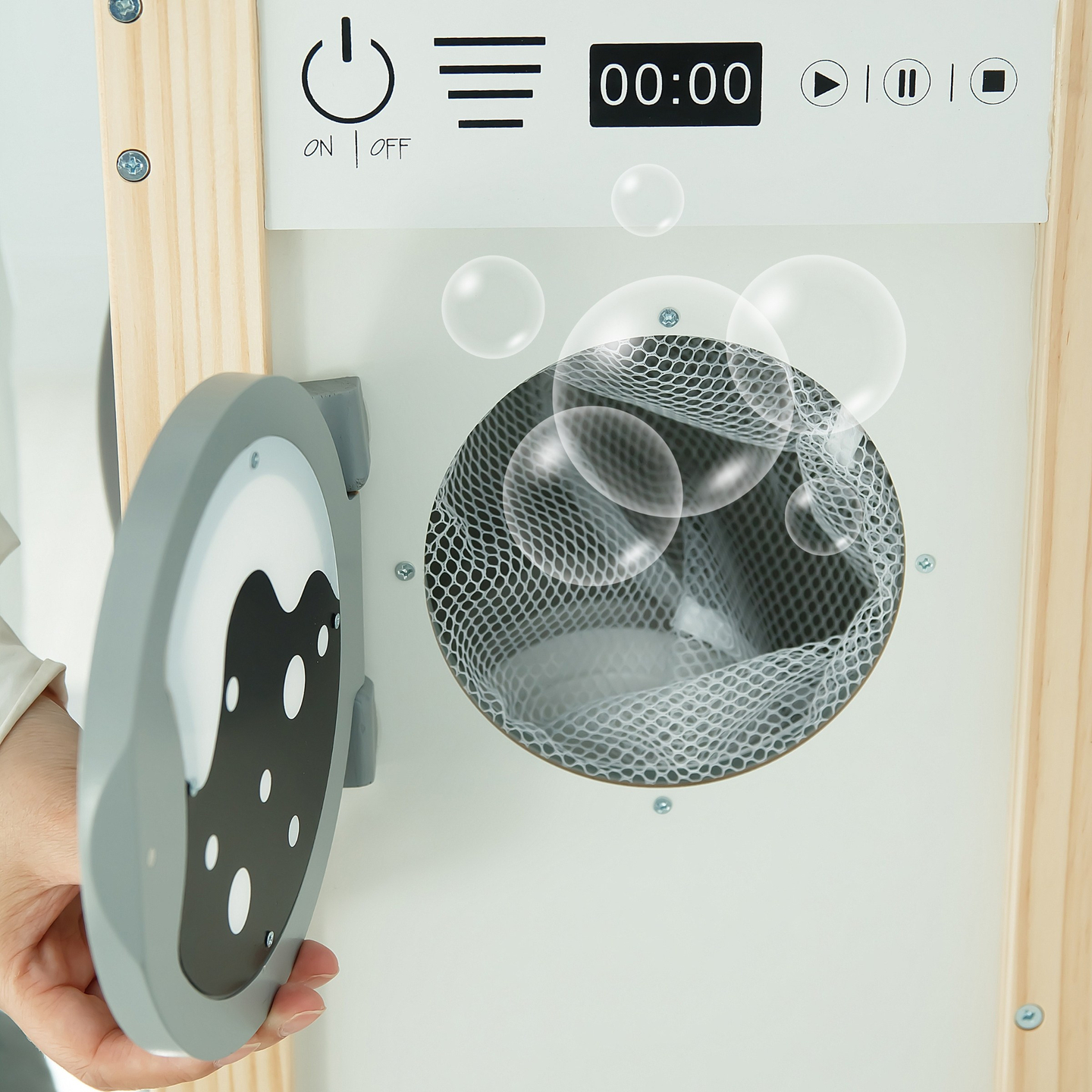 Interaktiivinen keittiö, jossa on pesukone, astianpesukone ja liitutaulu