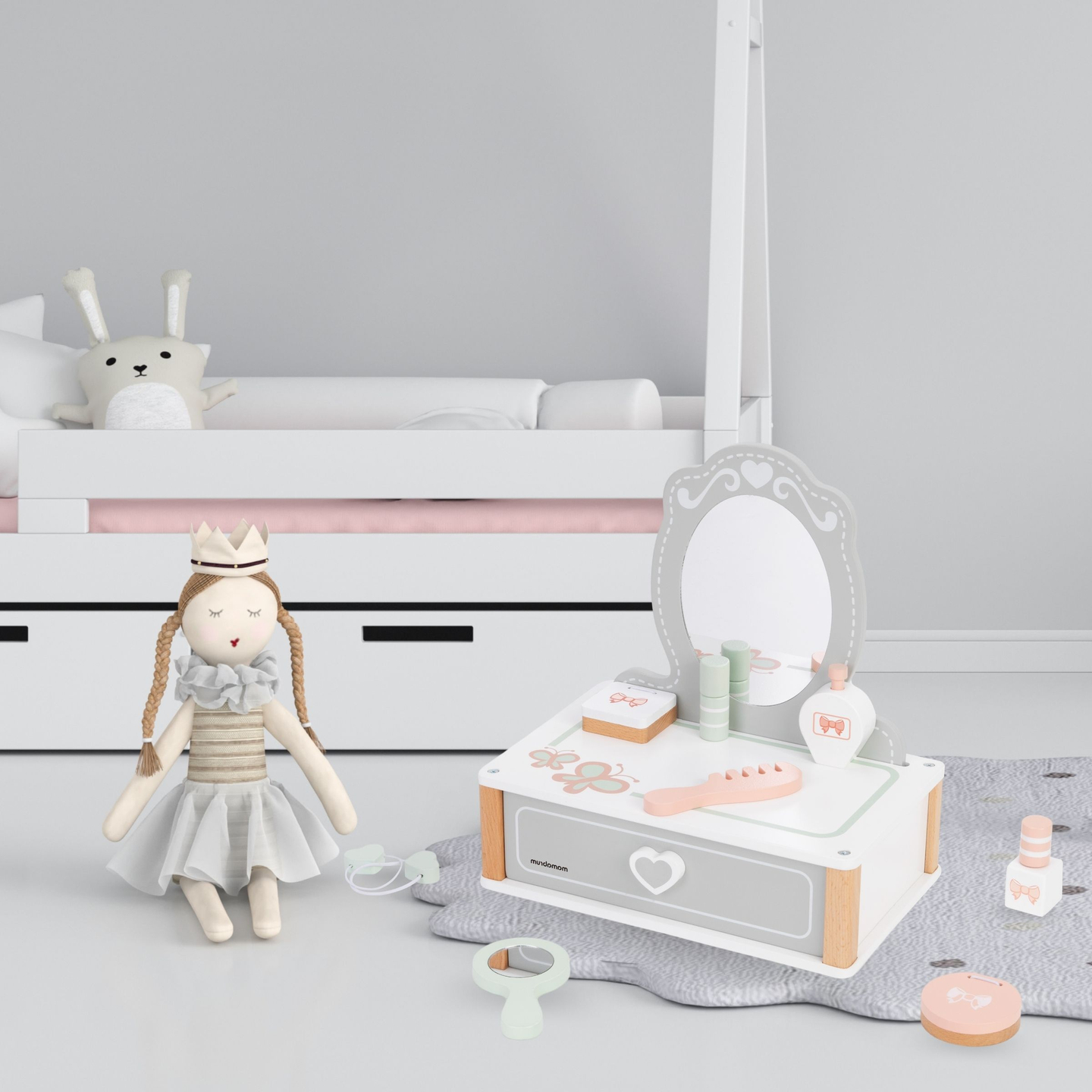 Puinen lasten pukeutumispöytä tarvikkeineen