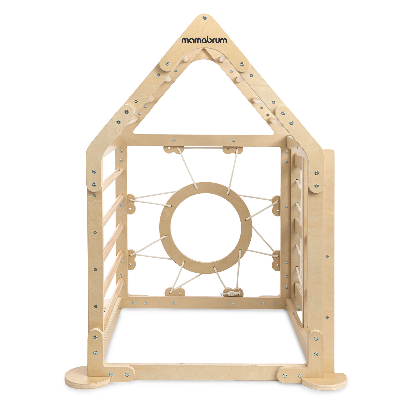 Puinen sisäleikkipuisto lapsille - talo, jossa on tikkaat ja liukumäki