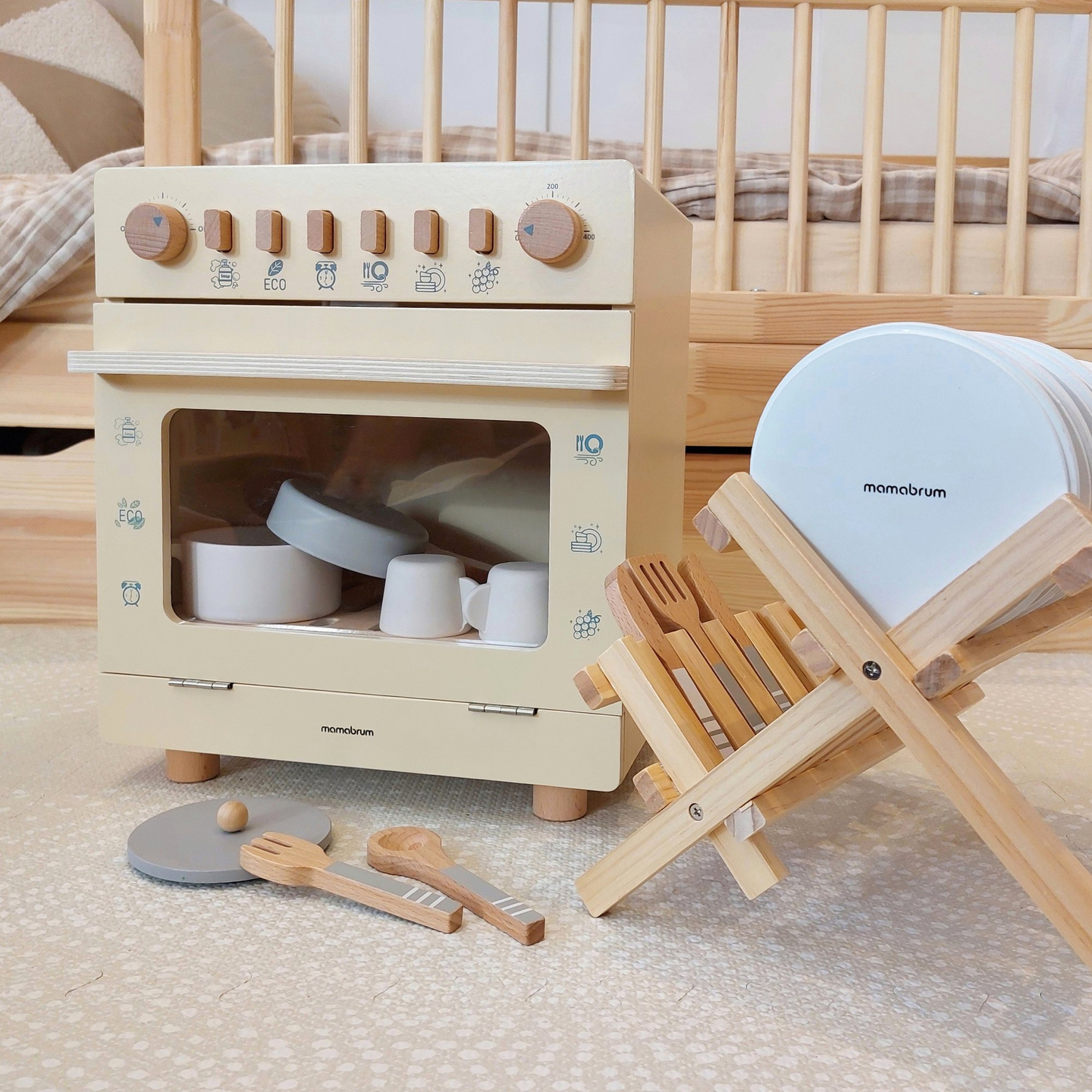 Puinen astianpesukone tarvikkeineen