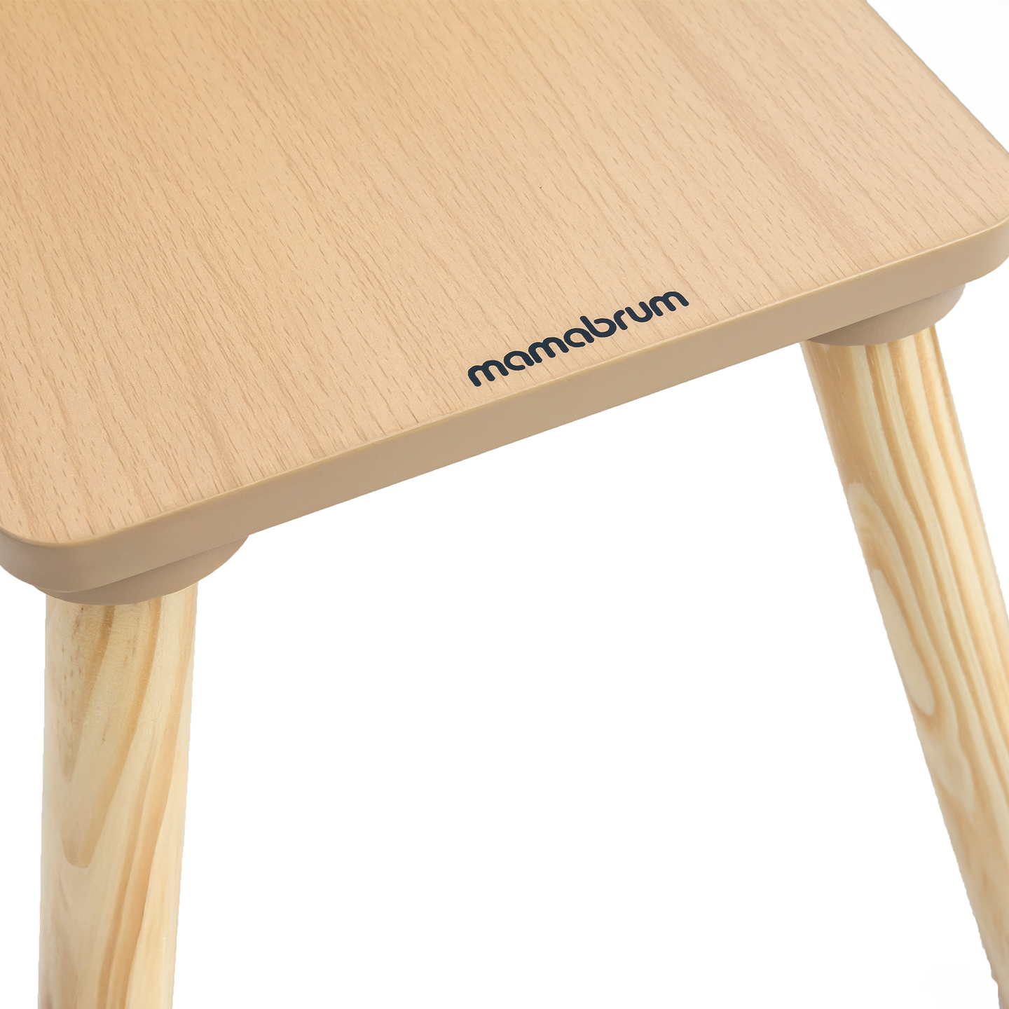 Puinen pöytä säilytystilalla ja 2 tuolia. Lasten setti - Söpö nallekarhu