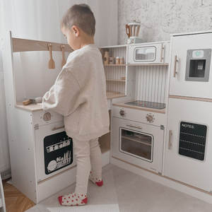 XXXL interaktiivinen puinen kulmakeittiö, jossa on jääkaappi, mikroaaltouuni, uuni, astianpesukone ja tarvikkeet - valkoinen