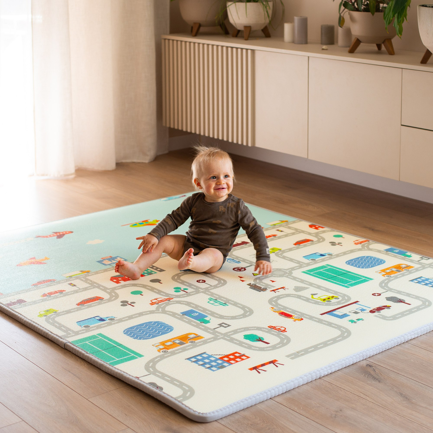 Kaksipuolinen vaahtomuovimatto XXL - rulla 2 CM (tie ja siksakit)