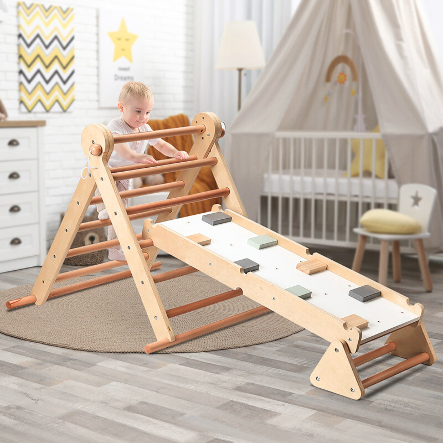 Puinen, kotitekoinen lasten leikkipaikka - tikkaat + kiipeilyseinä + tasapainopalkki - Piklerin kolmio