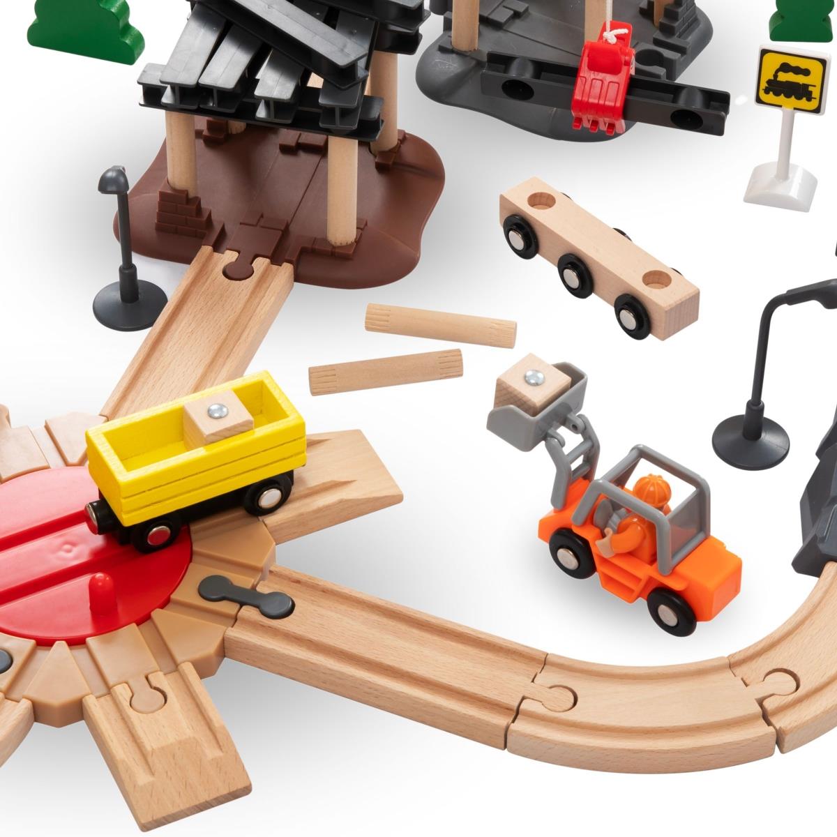 Puinen rautatie, akkujuna - Kaupunki: raiteet, autot, silta, lentokenttä