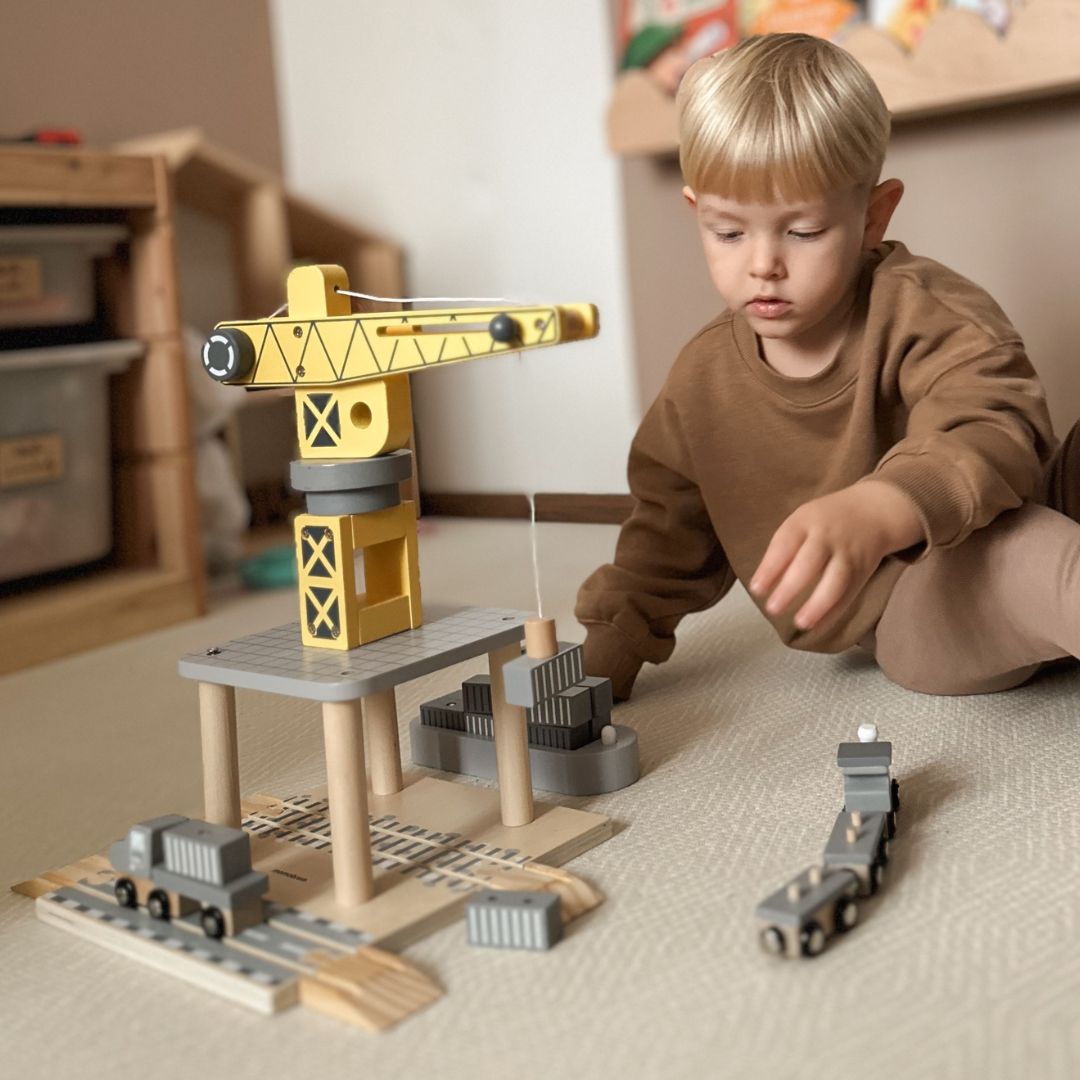 Liikuteltava satamanosturi magneettivinssillä ja lisävarusteilla - puinen sarja