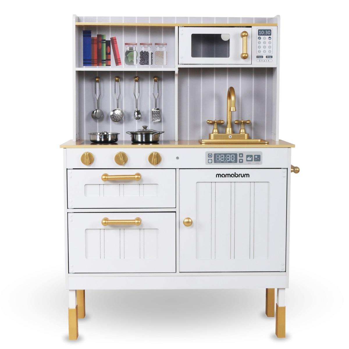 Puinen valkoinen keittiö tarvikkeineen ja esiliina