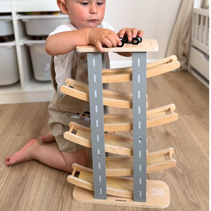 Puinen rata - liukumäki autoille - 6 kerrosta