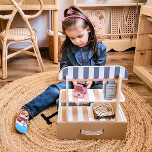 Taitettava puinen myymälä - kahvila, konditoria tarvikkeineen