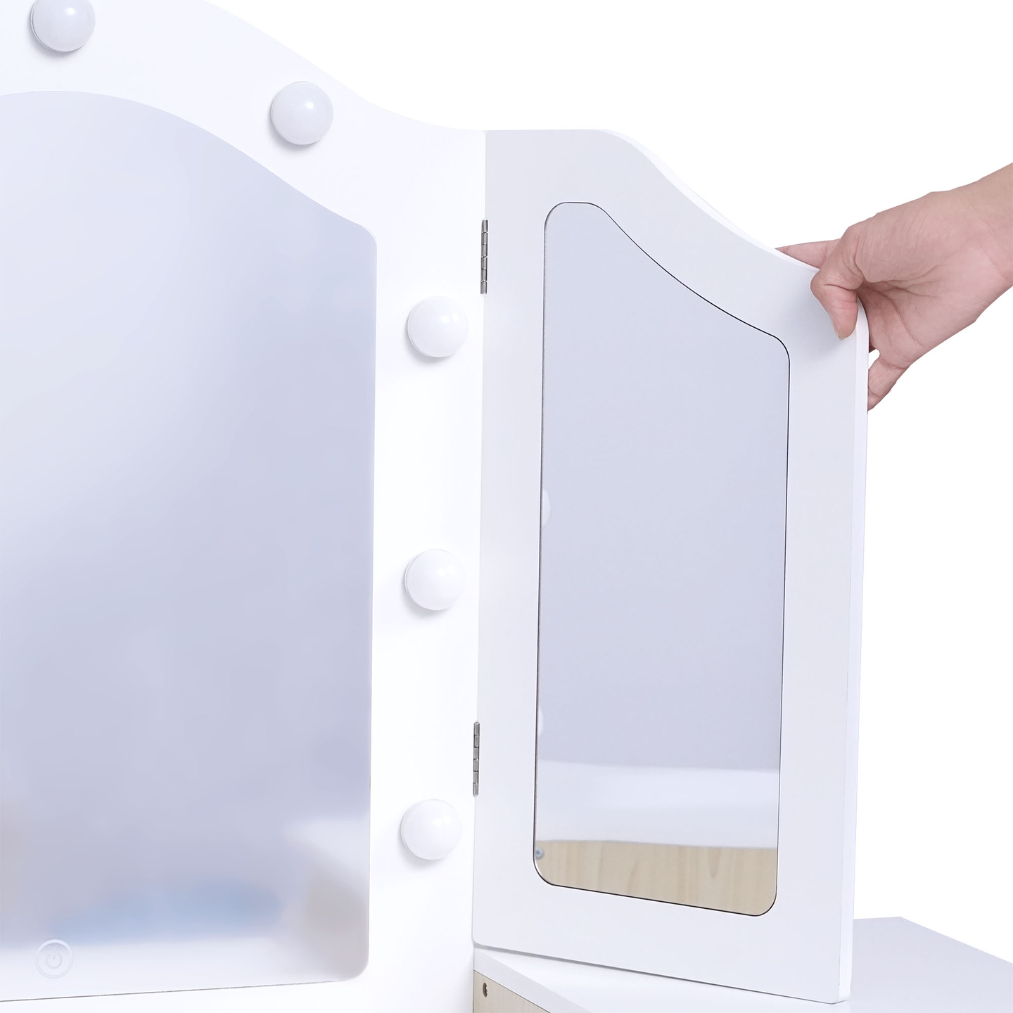 Puinen lasten pukeutumispöytä tuolilla, tarvikkeilla ja LED-valaistuksella