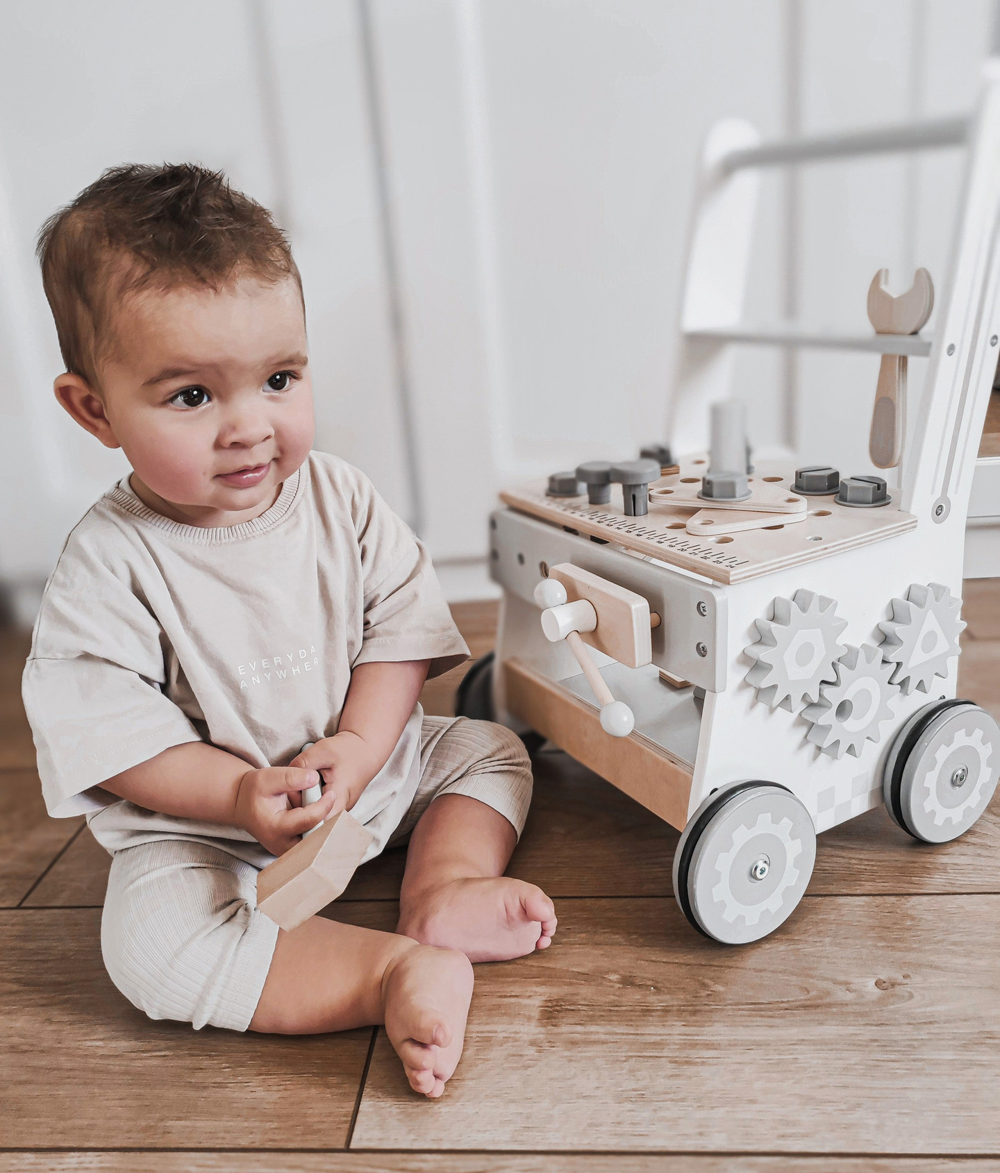 3-in-1 puinen kävelijä, työntöaisa + työpaja - 47 elementtiä