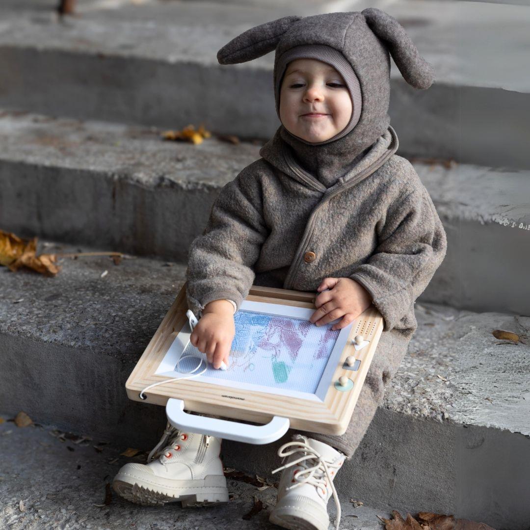 Puinen leikekirja, jossa leimat - piirustuslauta