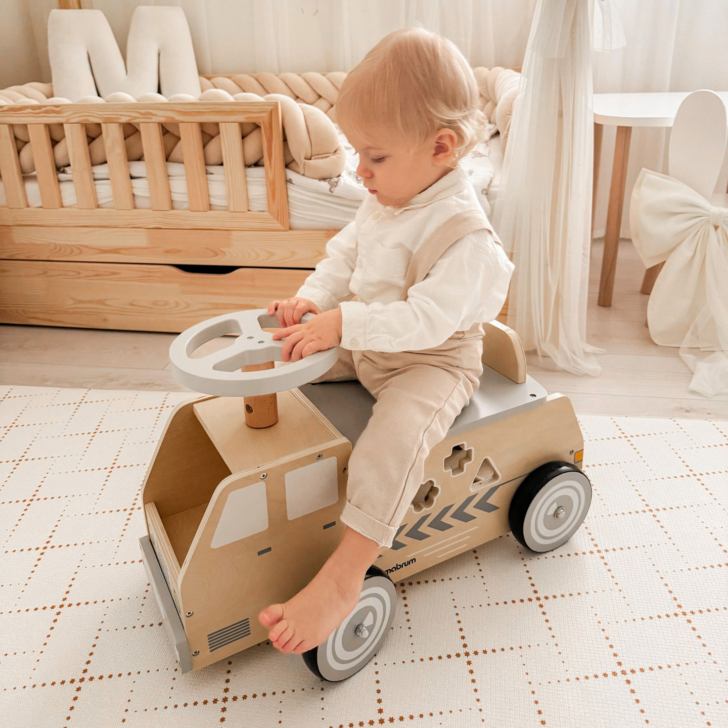 Puinen polkupyörä, auto, auto ja palikat