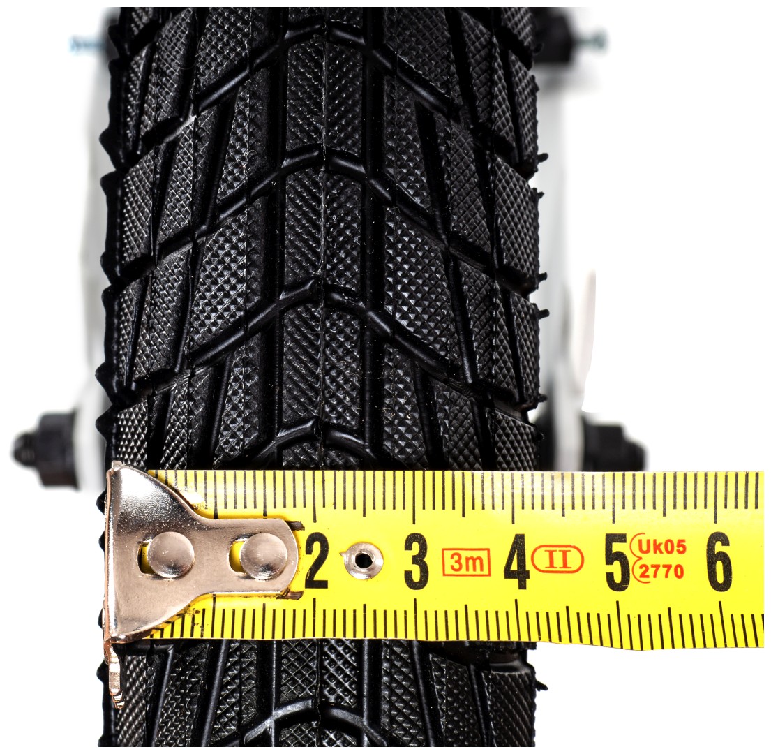 HyperMotion RIVA -kaupunkiskootteri, jossa on 50 cm:n ja 40 cm:n puhallettavat pyörät