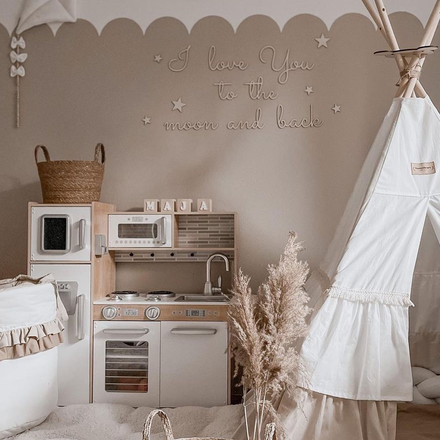 XXL puinen keittiö LED-valaistuksella, esiliina ja lisävarusteet