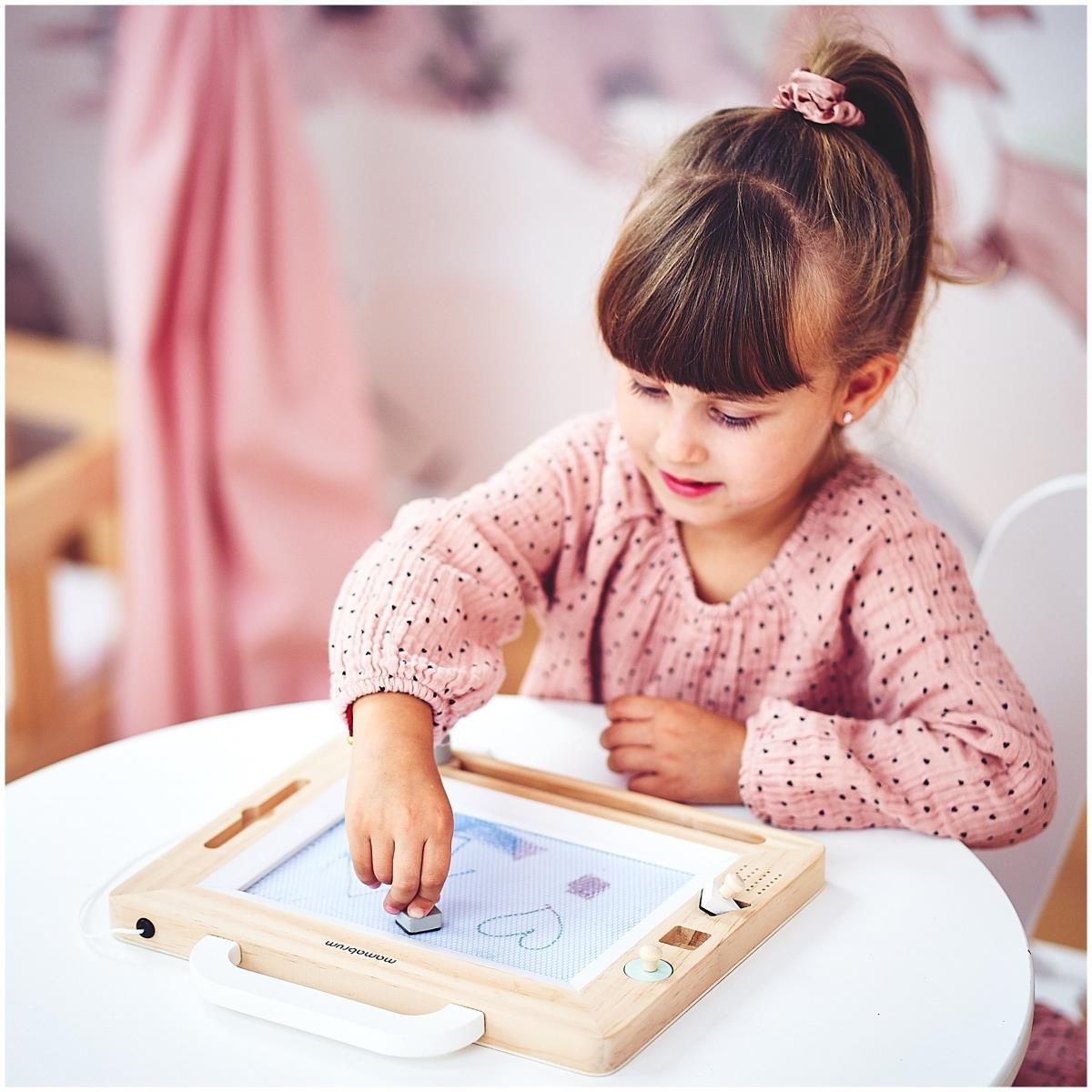 Puinen leikekirja, jossa leimat - piirustuslauta