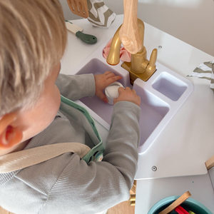 XXXXL suuri puinen interaktiivinen keittiö, jossa on LED-valaistus, pesukone, mikroaaltouuni, kahvinkeitin sekä hedelmä- ja vihannesvalikoima - 50 elementtiä