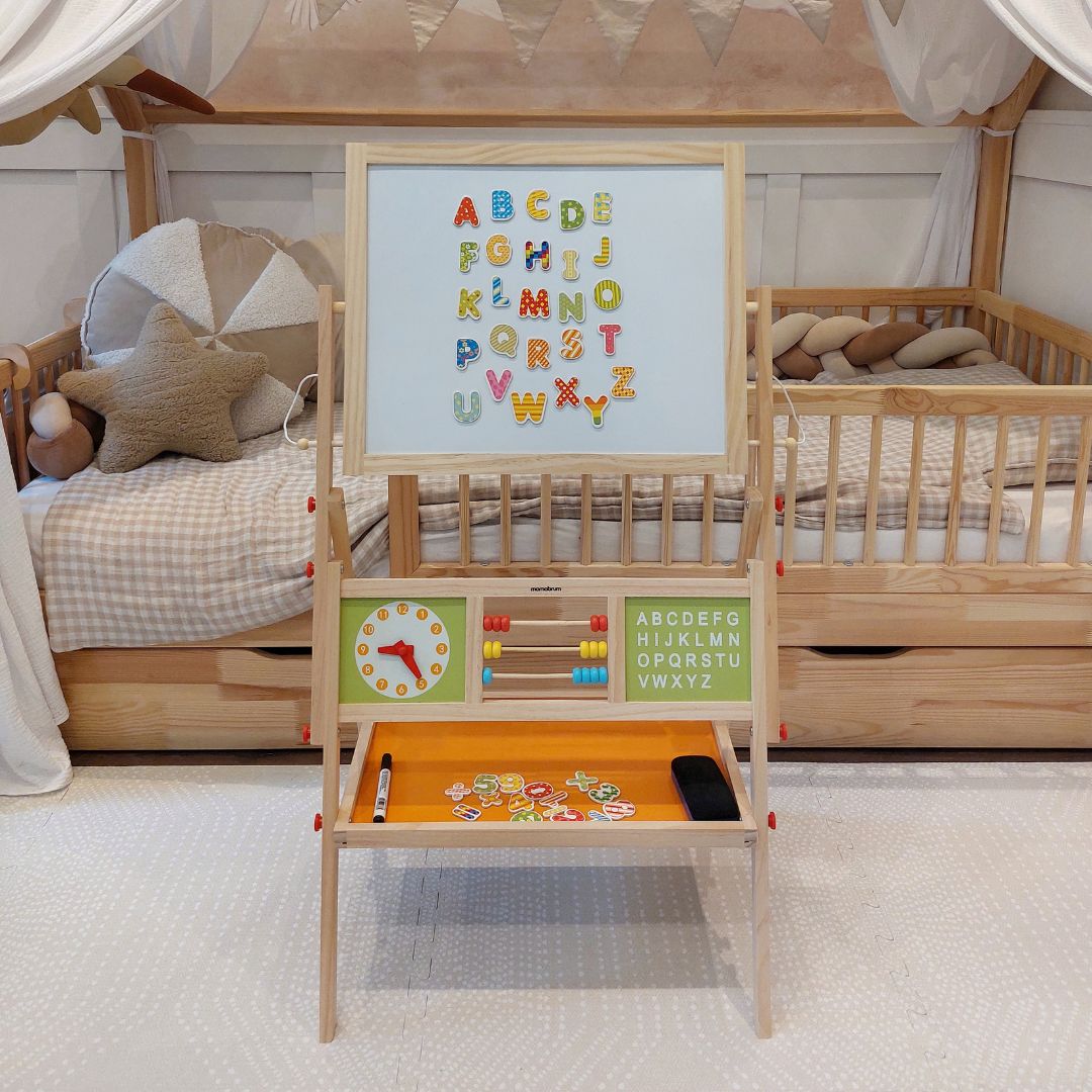 Suuri kaksipuolinen opettavainen taulu: magneettinen ja liitutaulu - kuivapyyhintätaulu, puinen