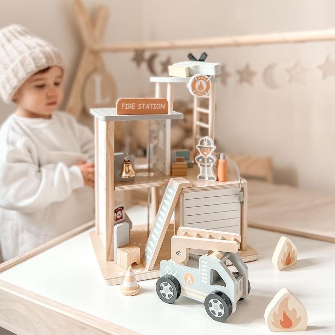 Puinen paloasema lisävarusteineen, palokunta