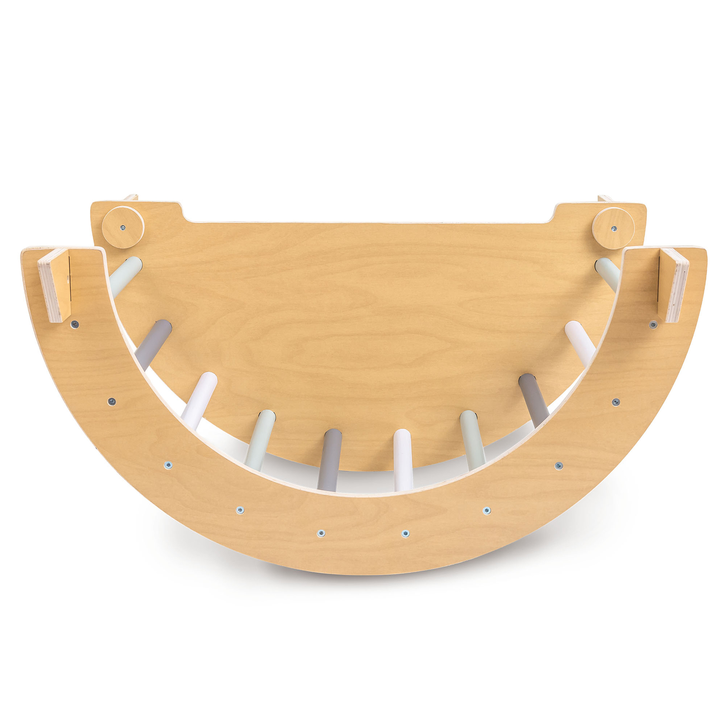 Puinen sisäleikkipuisto lapsille - kiipeilyseinä, liukumäki, kiipeilykaari/keinulauta ja Piklerin kolmio