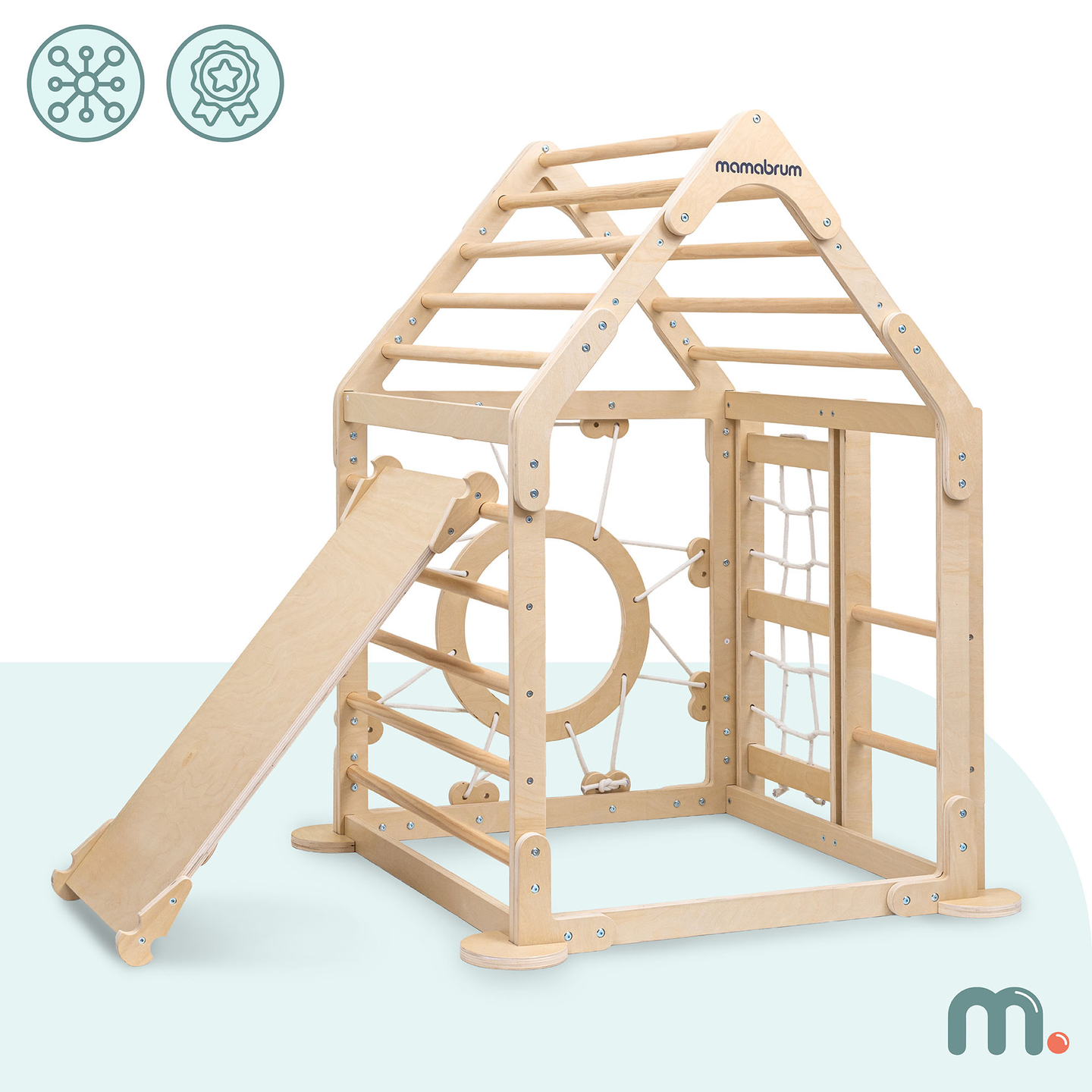 Puinen sisäleikkipuisto lapsille - talo, jossa on tikkaat ja liukumäki