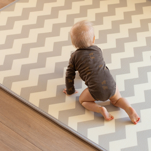 Kaksipuolinen vaahtomuovimatto XXL - rulla 2 CM (metsä ja siksakit)