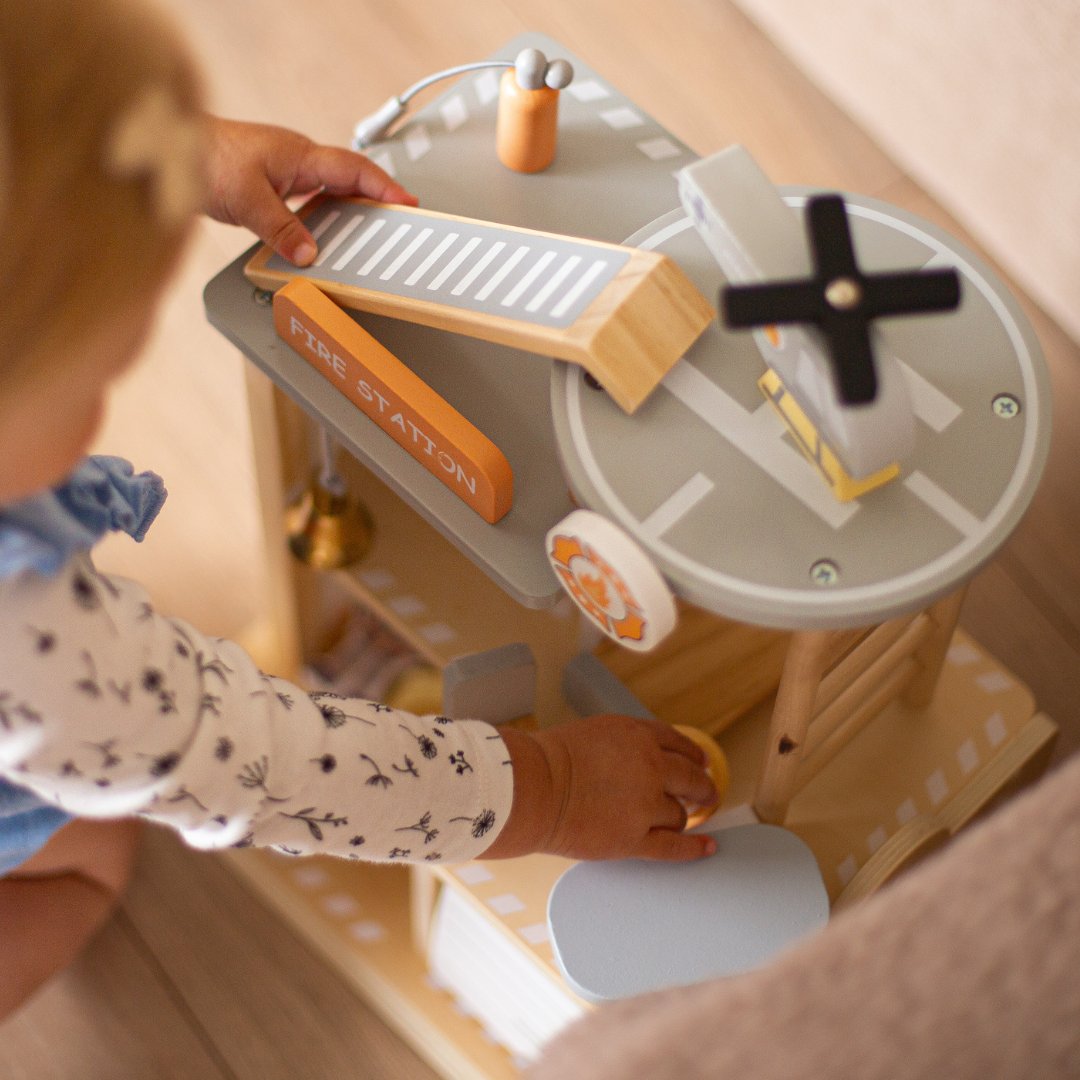 Puinen paloasema lisävarusteineen, palokunta