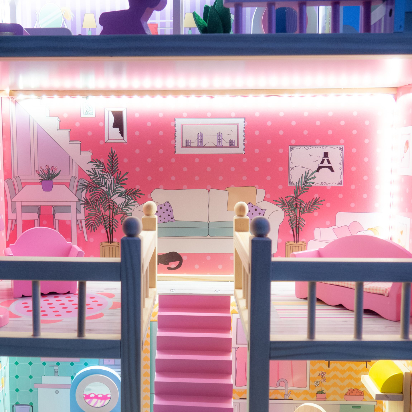 Suuri puinen 3-kerroksinen nukkekoti, jossa on terassi, kalustesarja ja LED-valaistus!