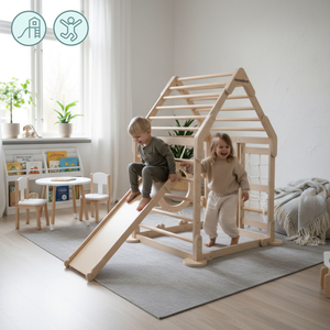 Puinen sisäleikkipuisto lapsille - talo, jossa on tikkaat ja liukumäki
