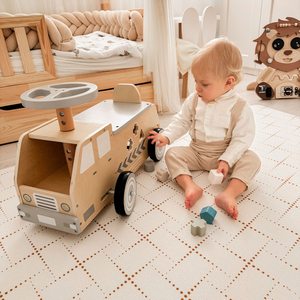 Puinen polkupyörä, auto, auto ja palikat