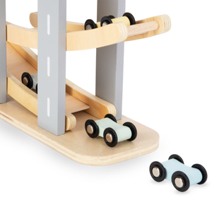 Puinen rata - liukumäki autoille - 6 kerrosta