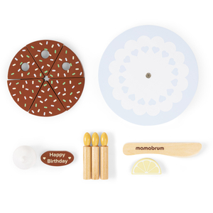 Puinen syntymäpäiväkakku leikattavaksi