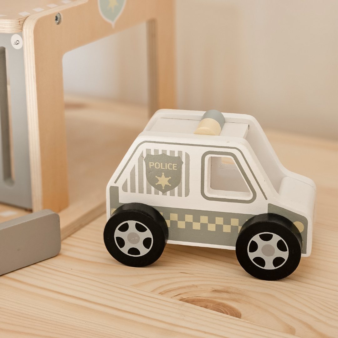 Puinen poliisiasema tarvikkeineen