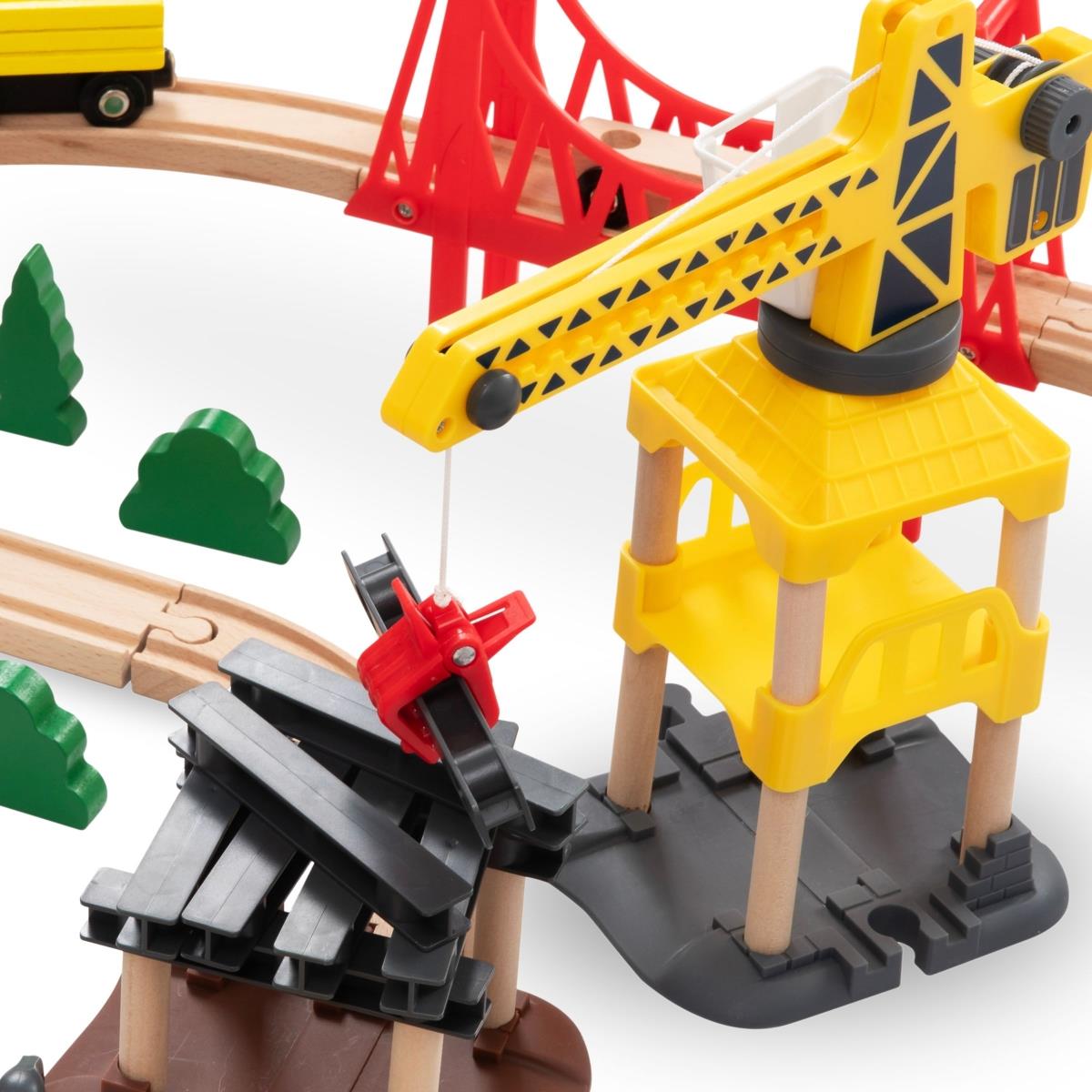 Puinen rautatie, akkujuna - Kaupunki: raiteet, autot, silta, lentokenttä