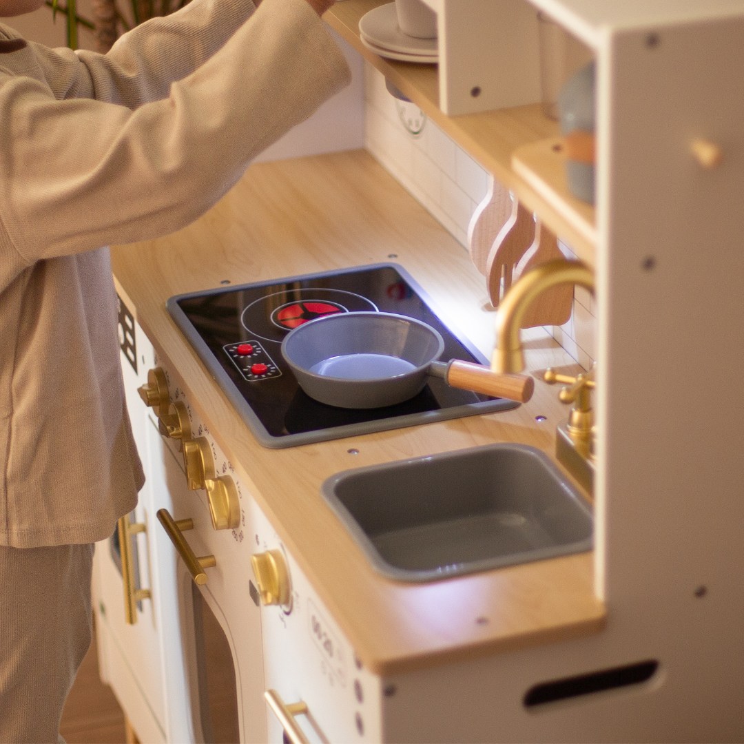 Interaktiivinen XXL-puinen keittiö lisävarusteilla ja LED-valaistuksella - kaksitasoinen