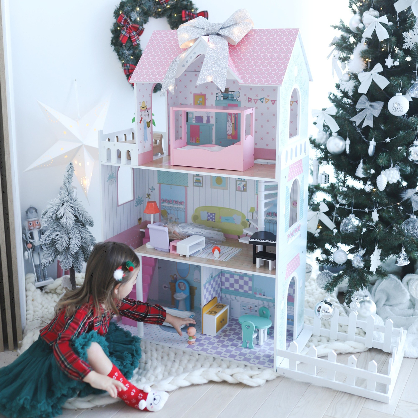 XXL Suurin puinen nukkekoti - 123 cm - LED-valaistu - terassi, tarvikkeet, puutarha