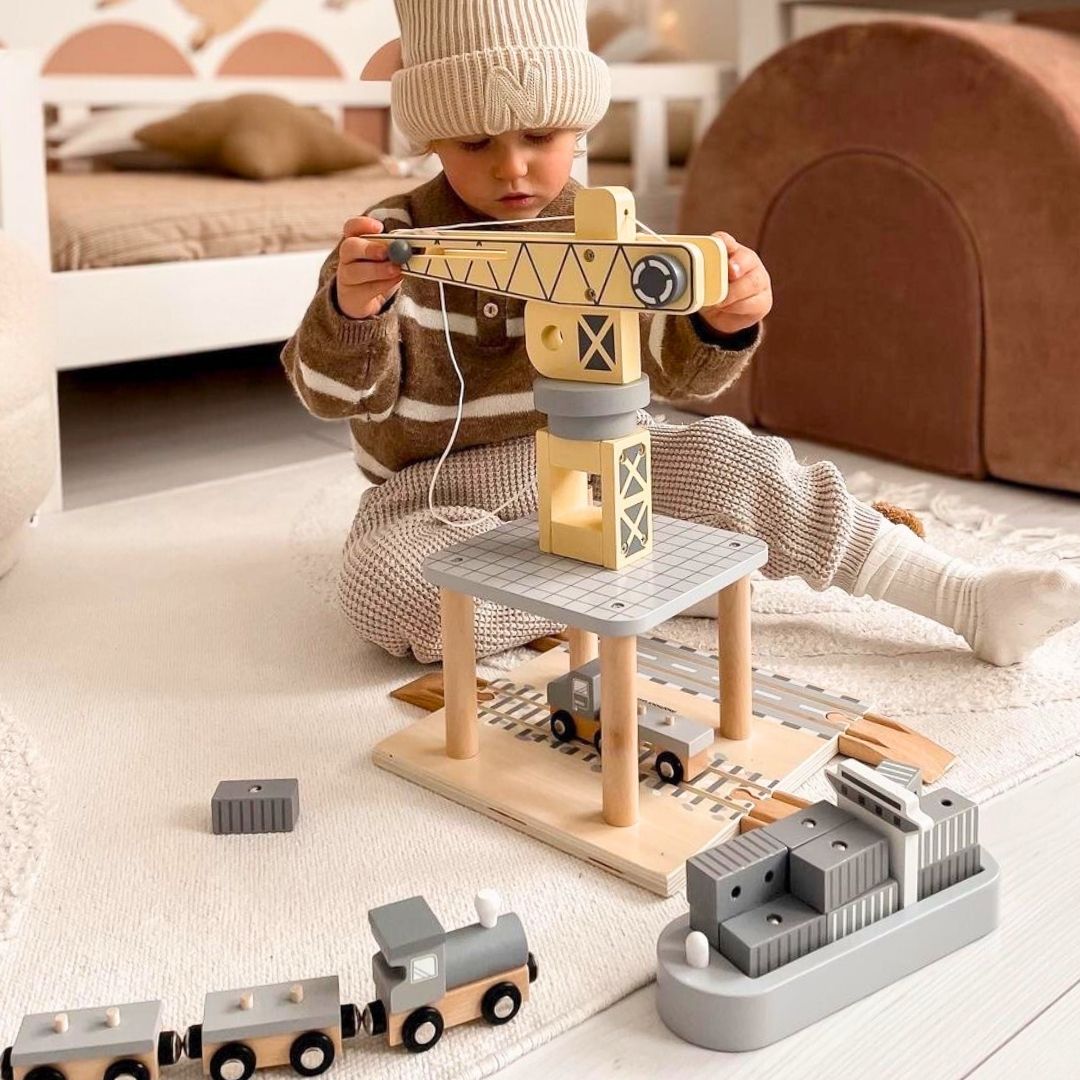 Liikuteltava satamanosturi magneettivinssillä ja lisävarusteilla - puinen sarja