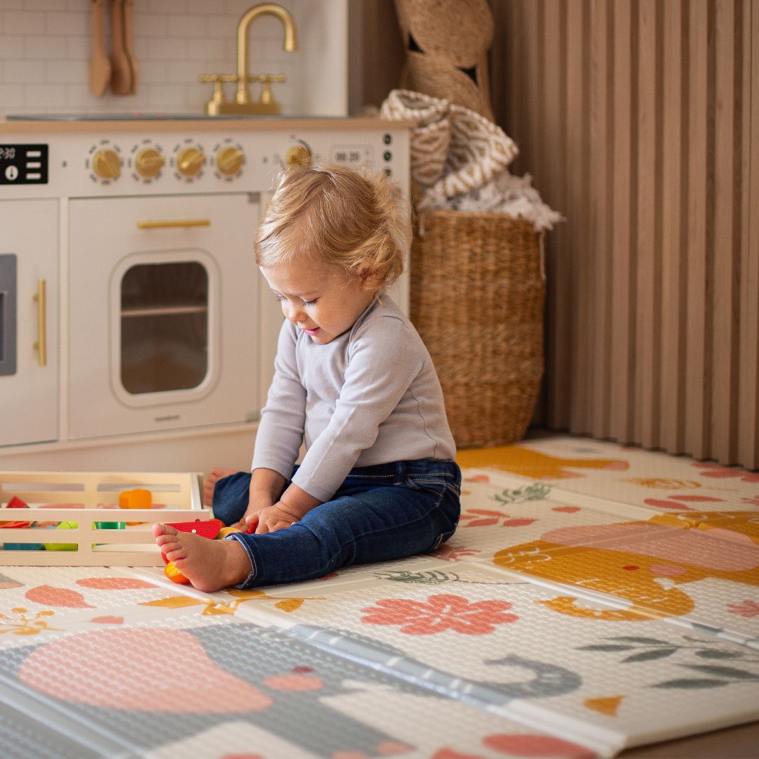 Kaksipuolinen kokoontaitettava vaahtomuovimatto 180 x 120 x 1cm - Eksoottiset elefantit / Hento harmaa